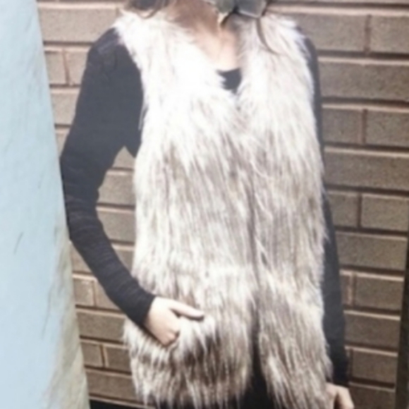Sebby Jackets & Blazers - Sweater Vest Sebby Collection Sz: M Fsux Fur Front Panels Designer Natural Tan